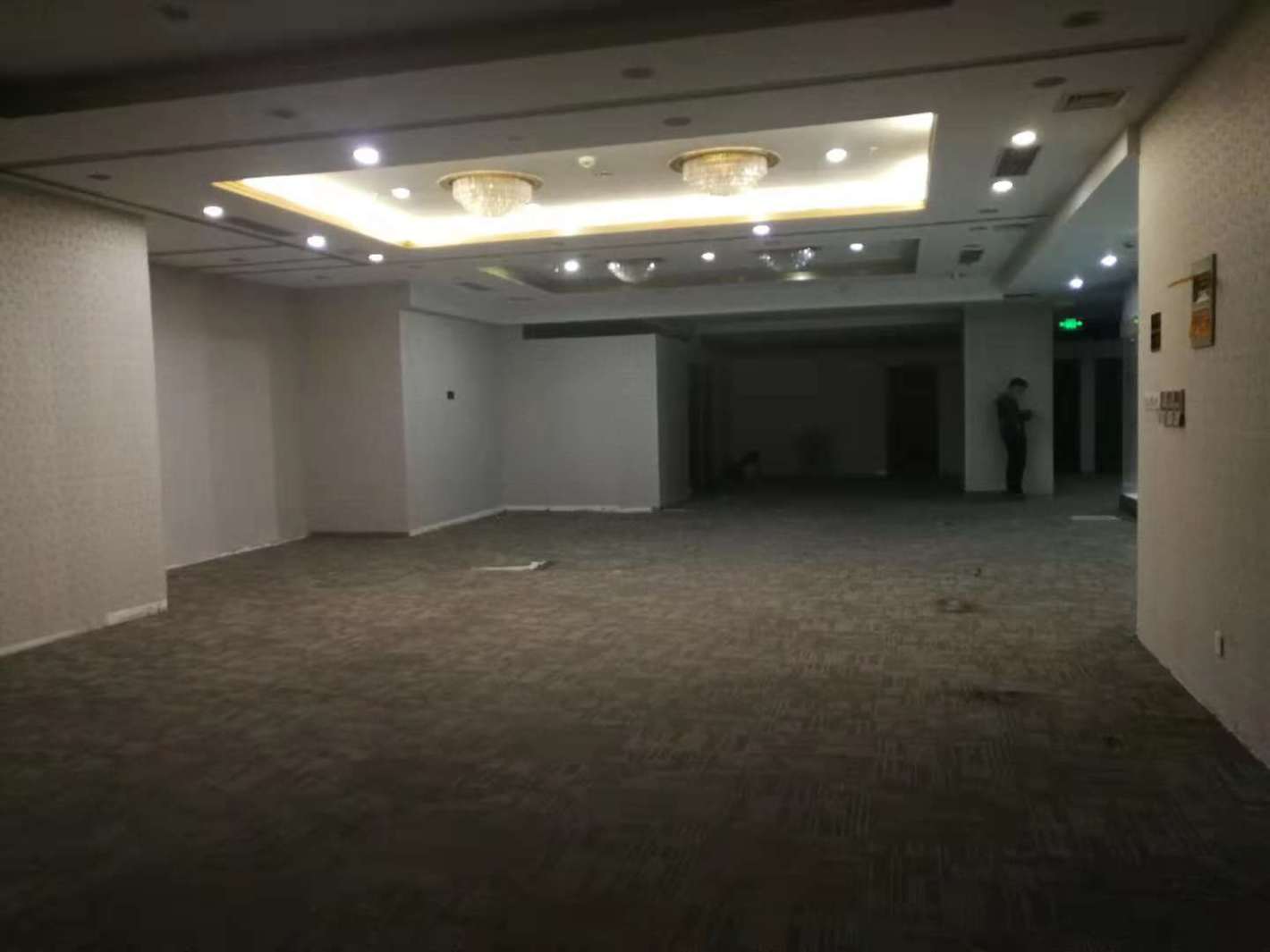 鸿运大厦1449平米办公室出租_3.60元/m²/天
