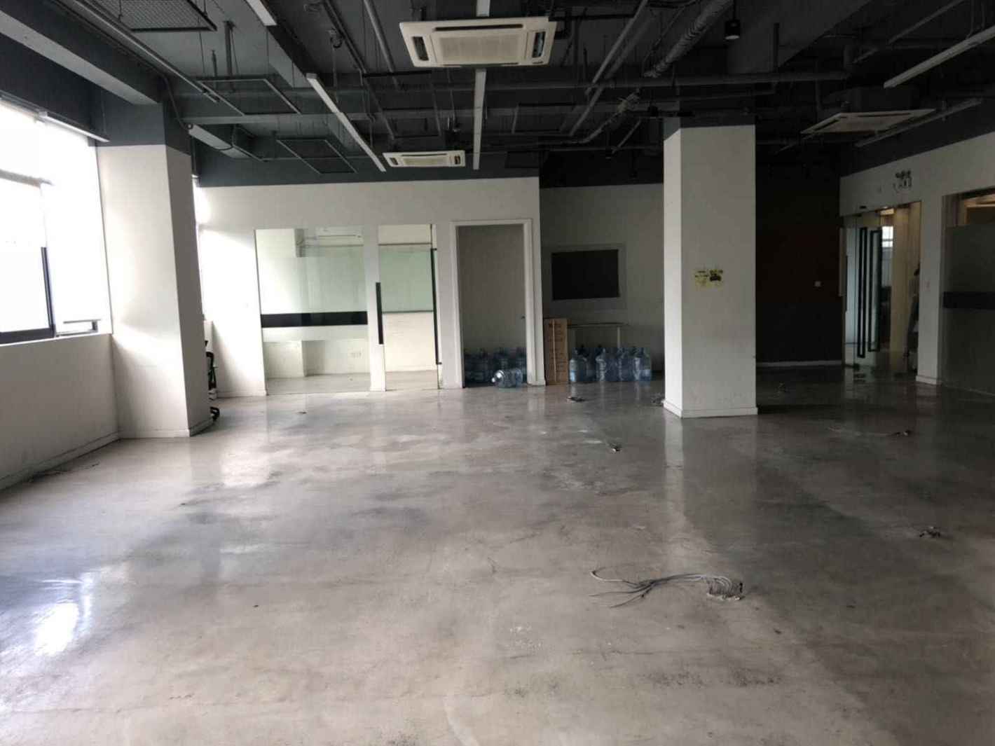 静安 新建商务大厦 182平米 简装修