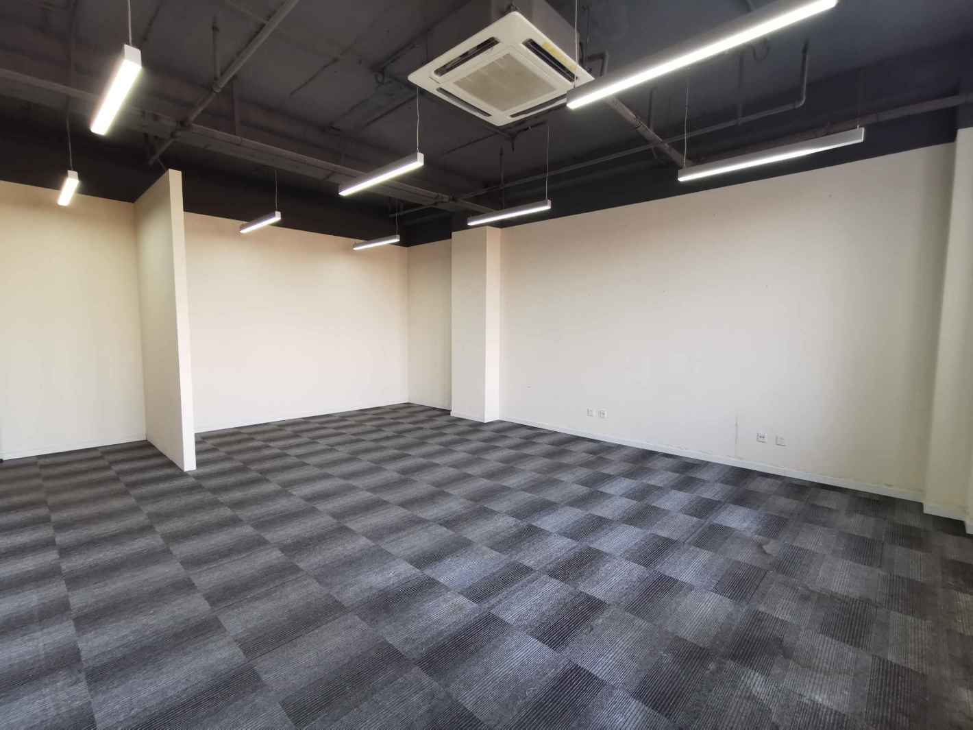 新建商务大厦静安 新建商务大厦 85平米 精装修