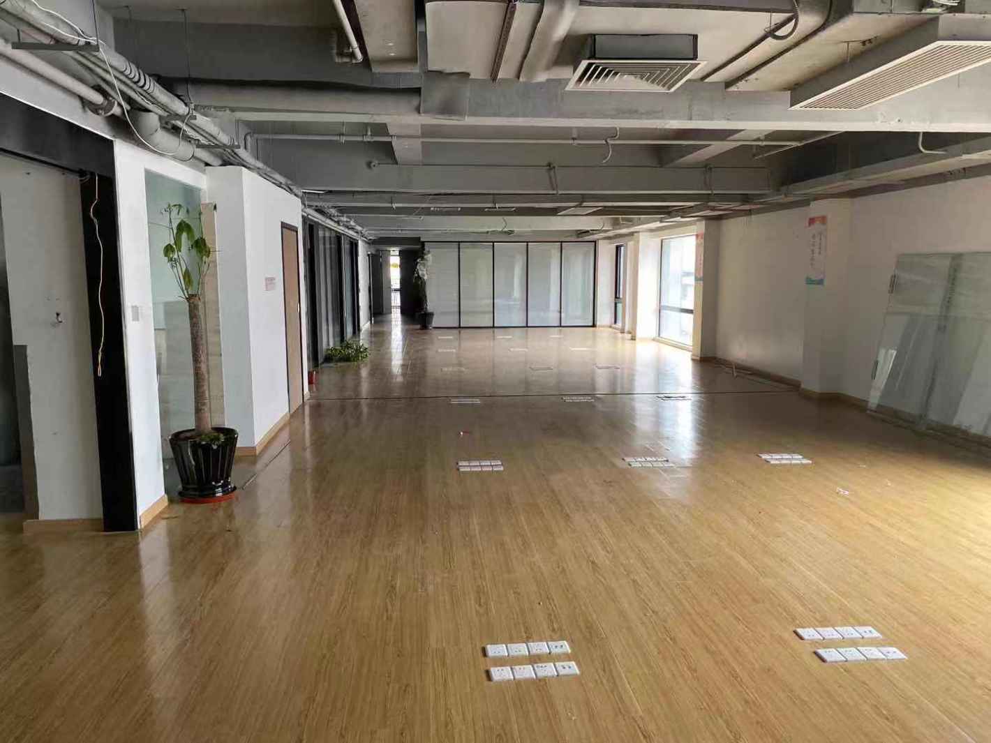 莹辉照明470平米办公室出租_4.20元/m²/天