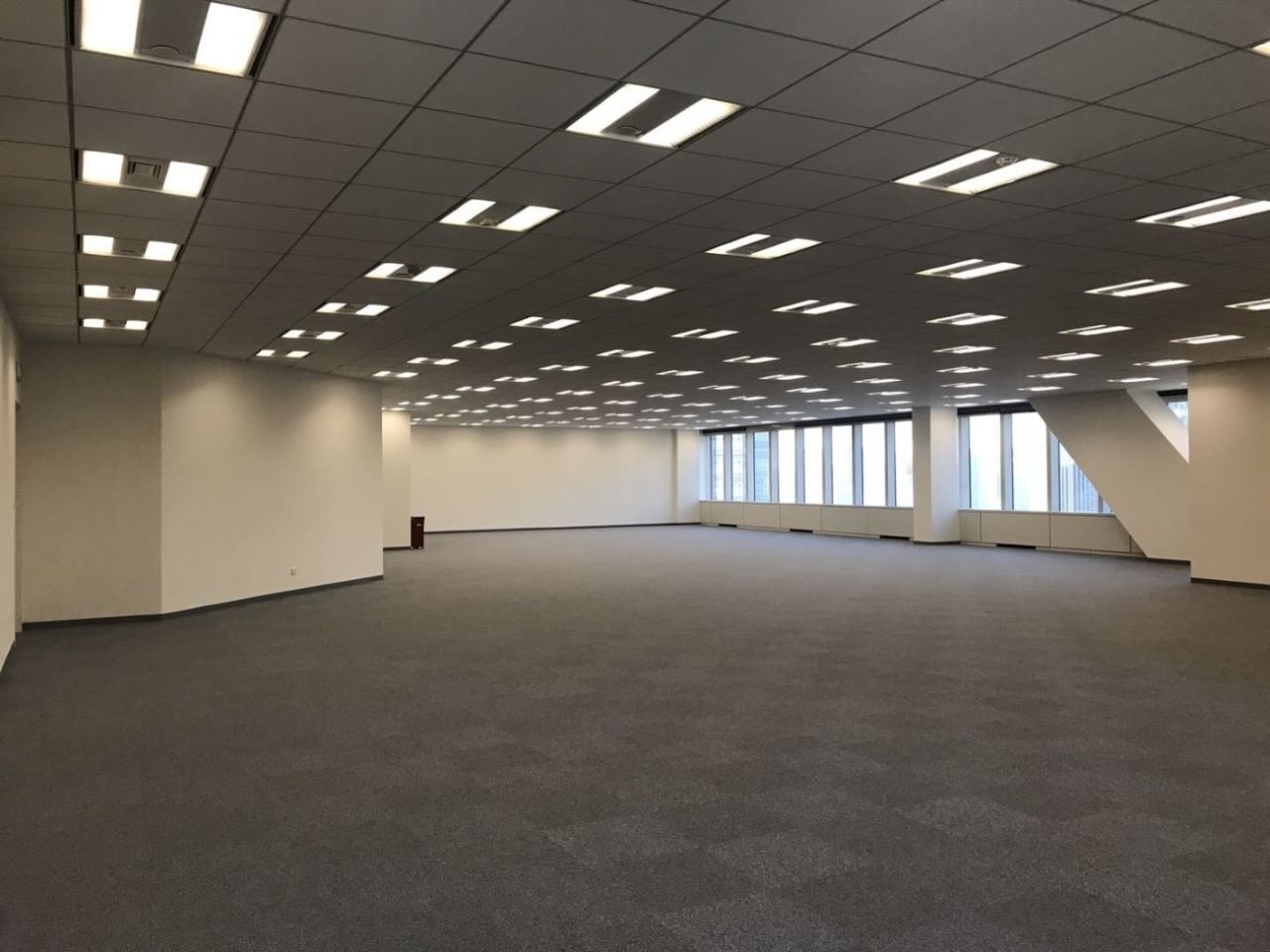 恒生银行大厦1444平米办公室出租_6.80元/m²/天