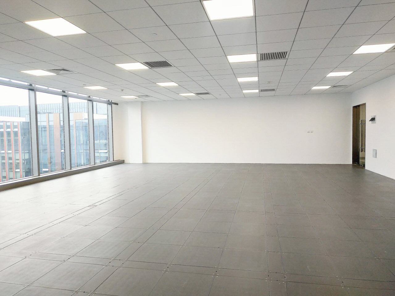虹桥中骏广场202平米办公室出租_4.00元/m²/天