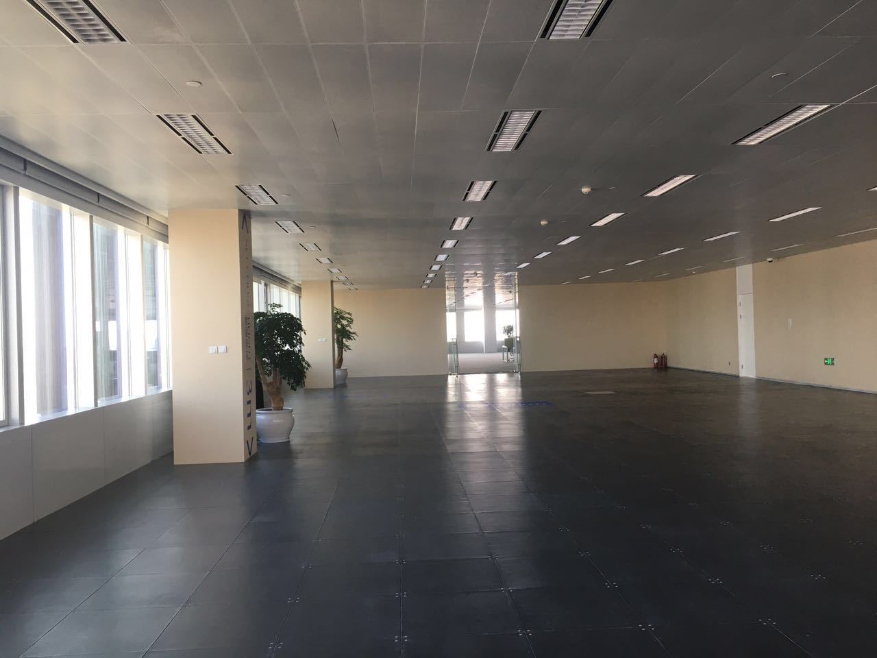 星荟中心虹口 星荟中心 2516平米 简装修