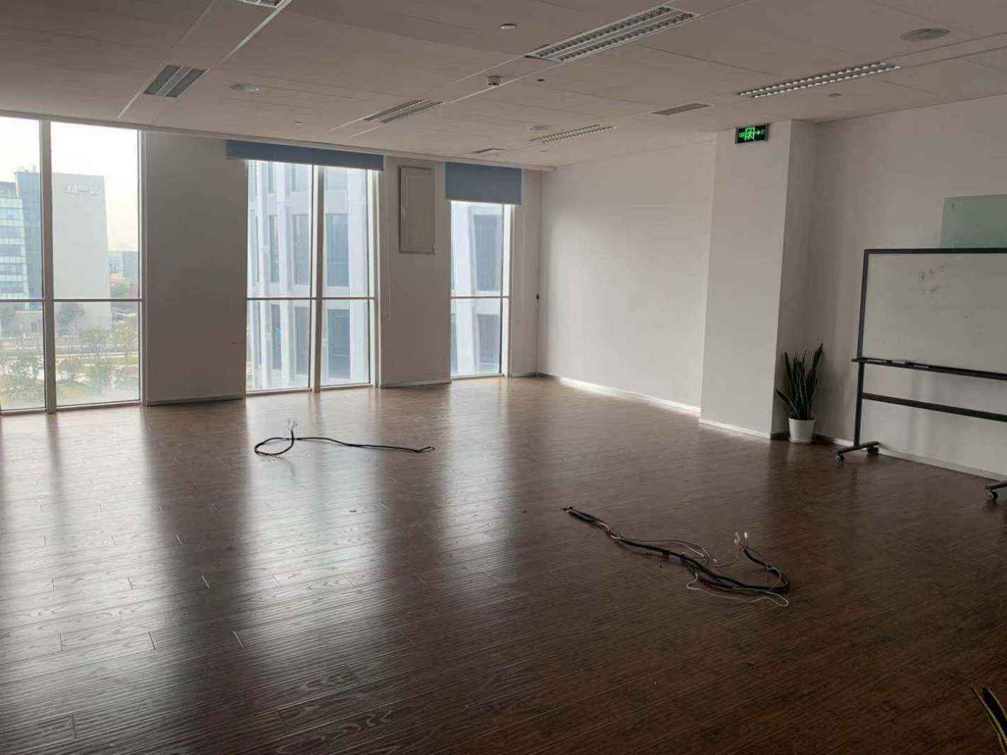 鱼跃大厦636平米办公室出租_3.80元/m²/天