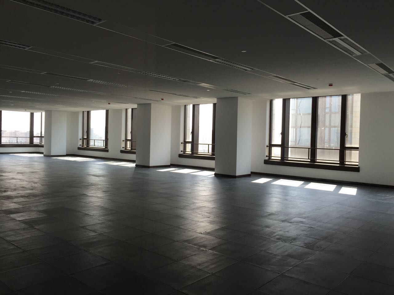 恒基名人商业大厦648平米办公室出租_7.60元/m²/天