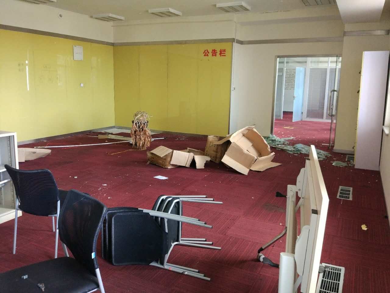 白金湾广场200平米办公室出租_4.50元/m²/天