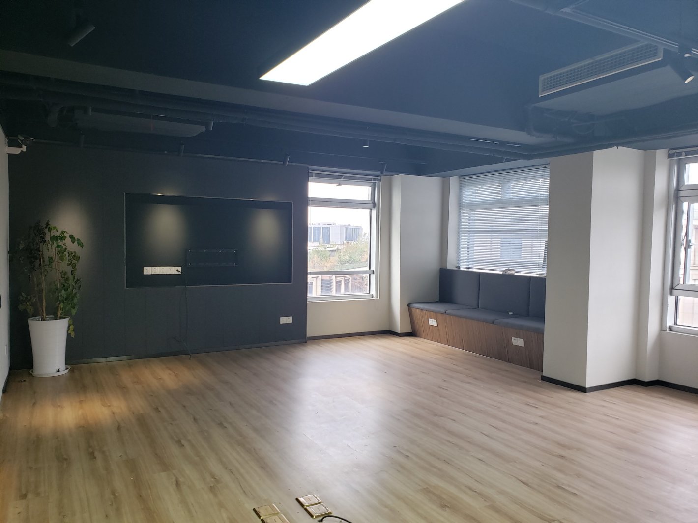 建滔广场长宁 建滔广场 243平米 豪华装修