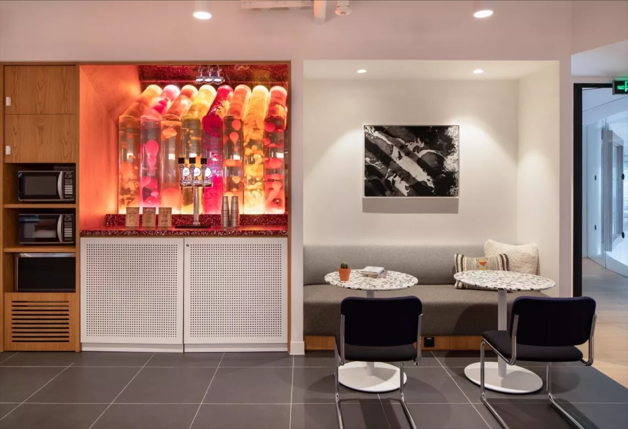 WeWork（上海招商局广场）