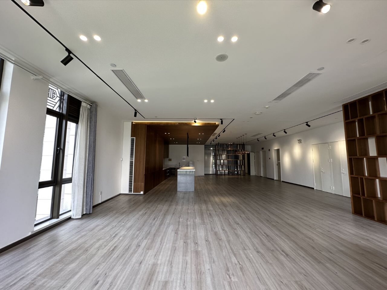 长风嘉庭国际1200平米办公室出租_5.00元/m²/天