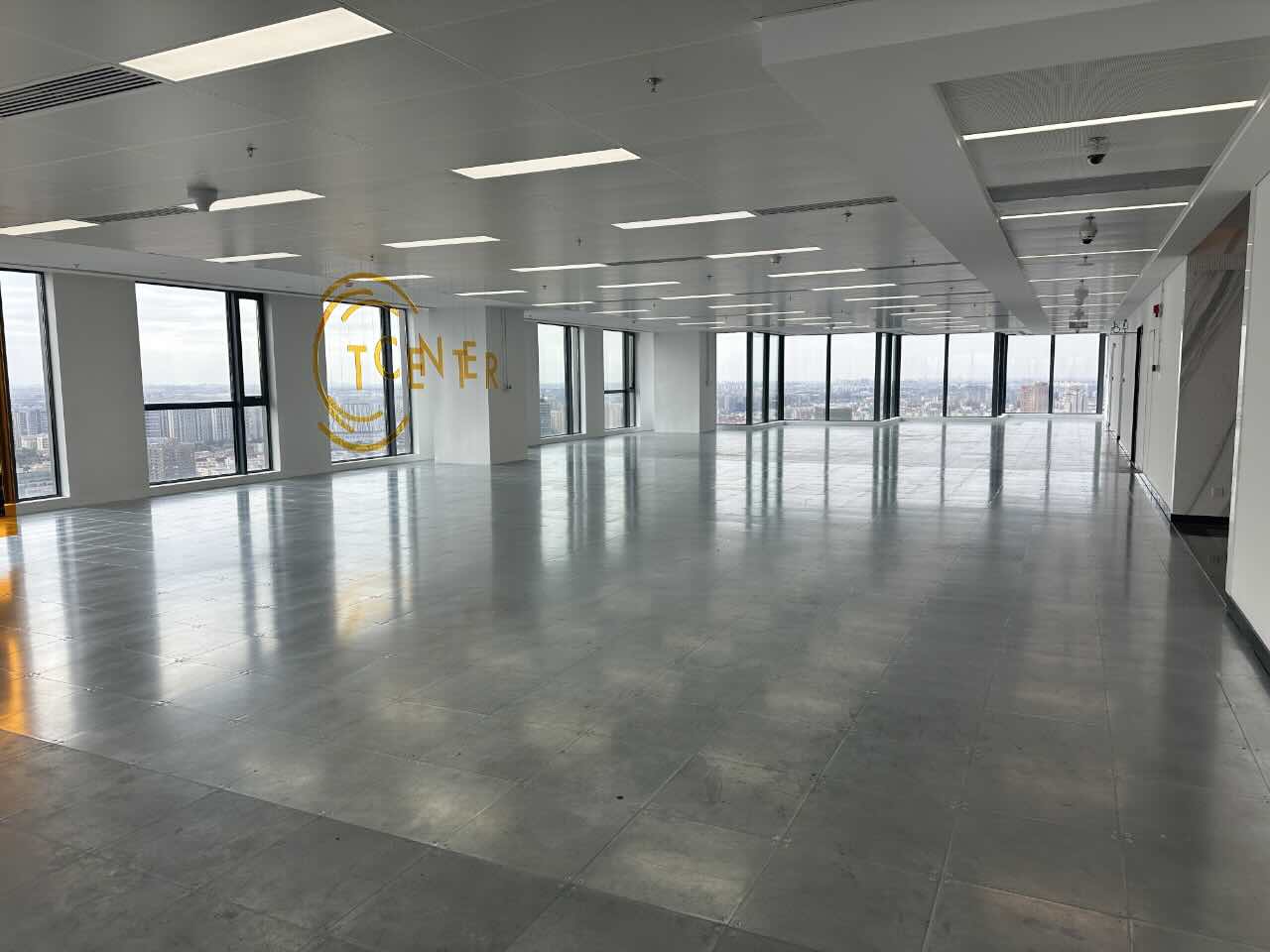 信泰中心2200平米办公室出租_4.00元/m²/天