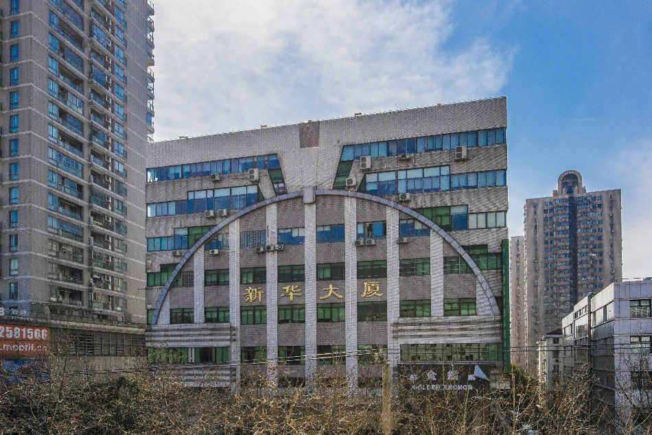 上海新华大厦写字楼地址，附近那些地铁站？