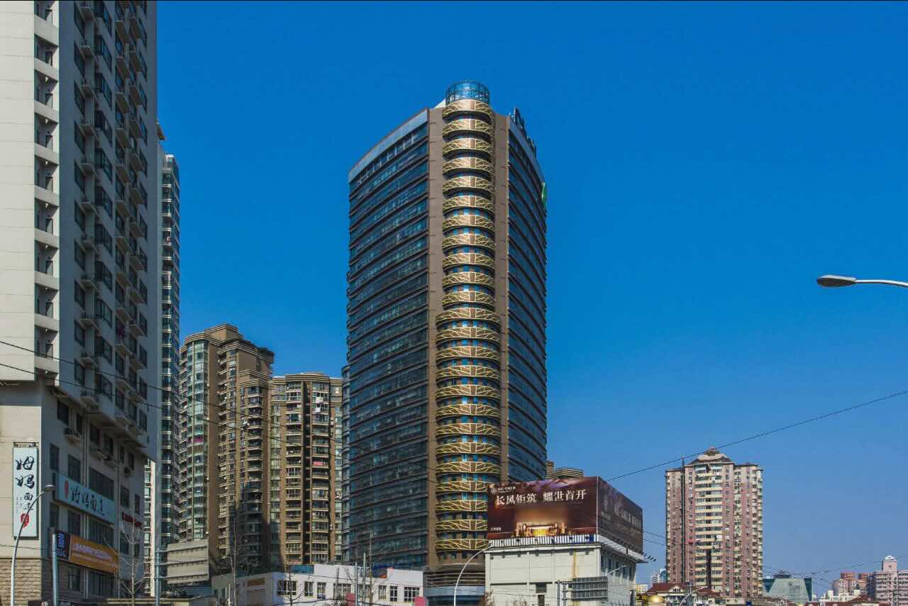 普陀中港汇大厦：长寿路的商务核心